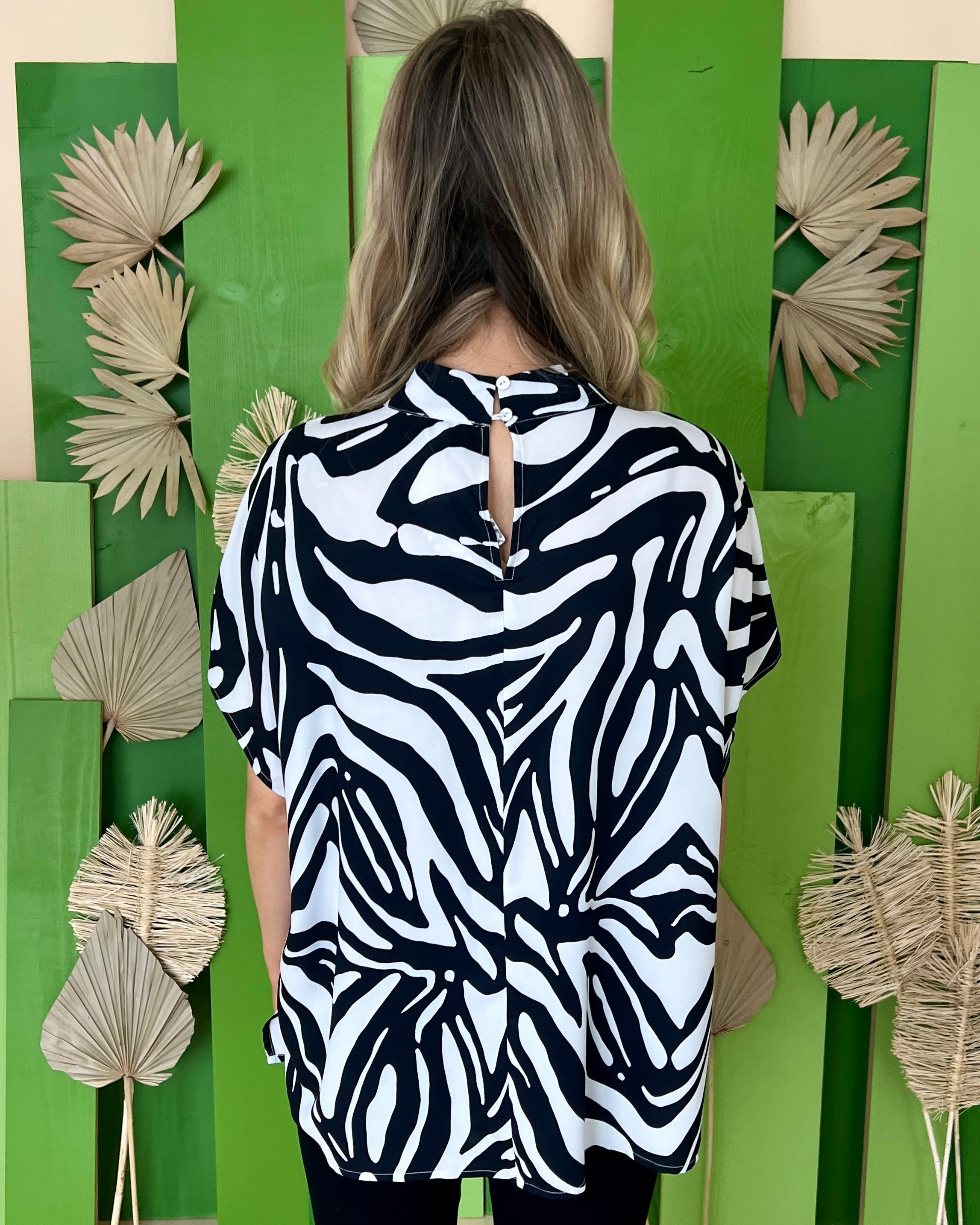 Bigger Picture Black/White Abstract Top-Shop-Womens-Boutique-Clothing
