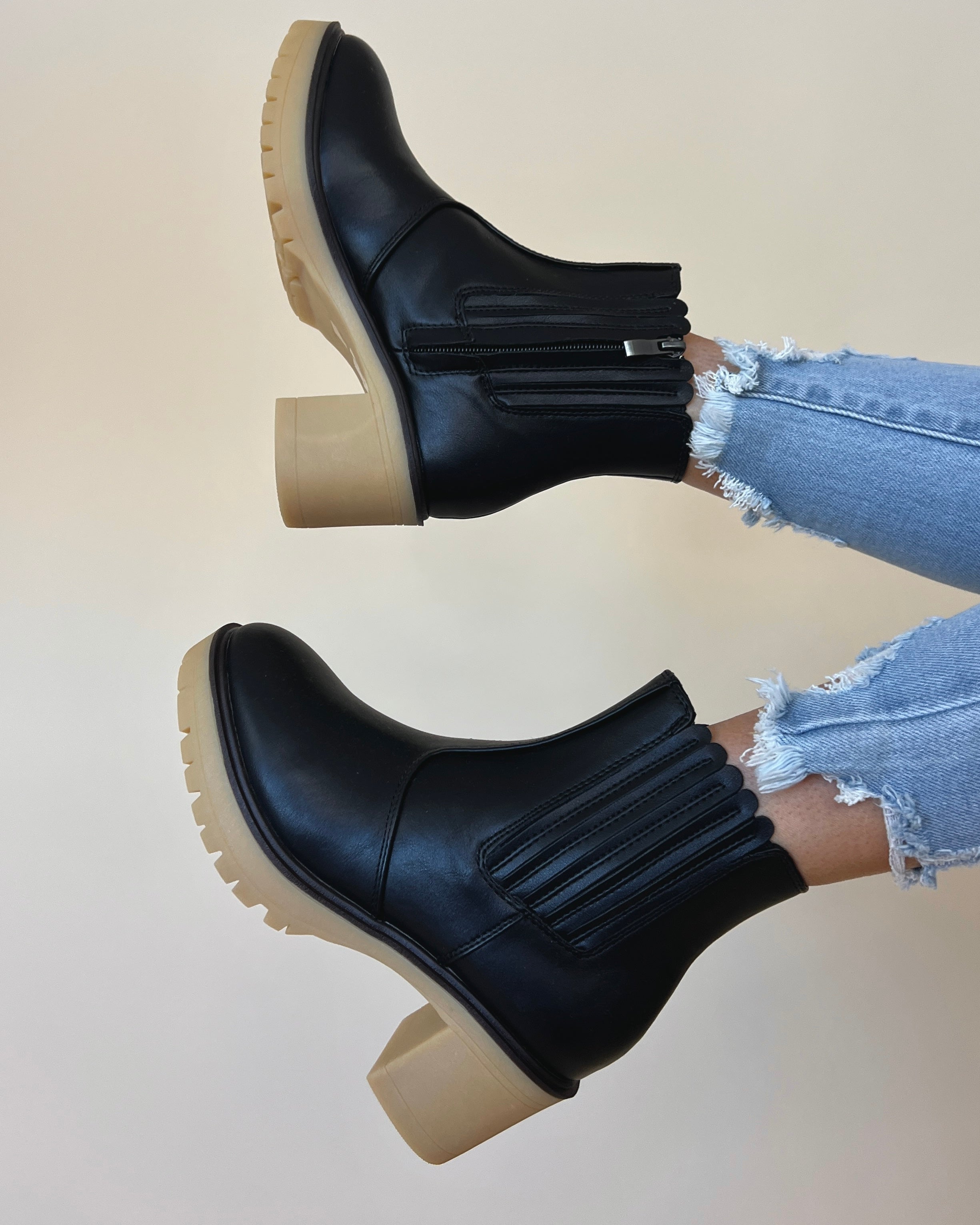 Winnie Black Round Toe Platform Boots-Shop-Womens-Boutique-Clothing