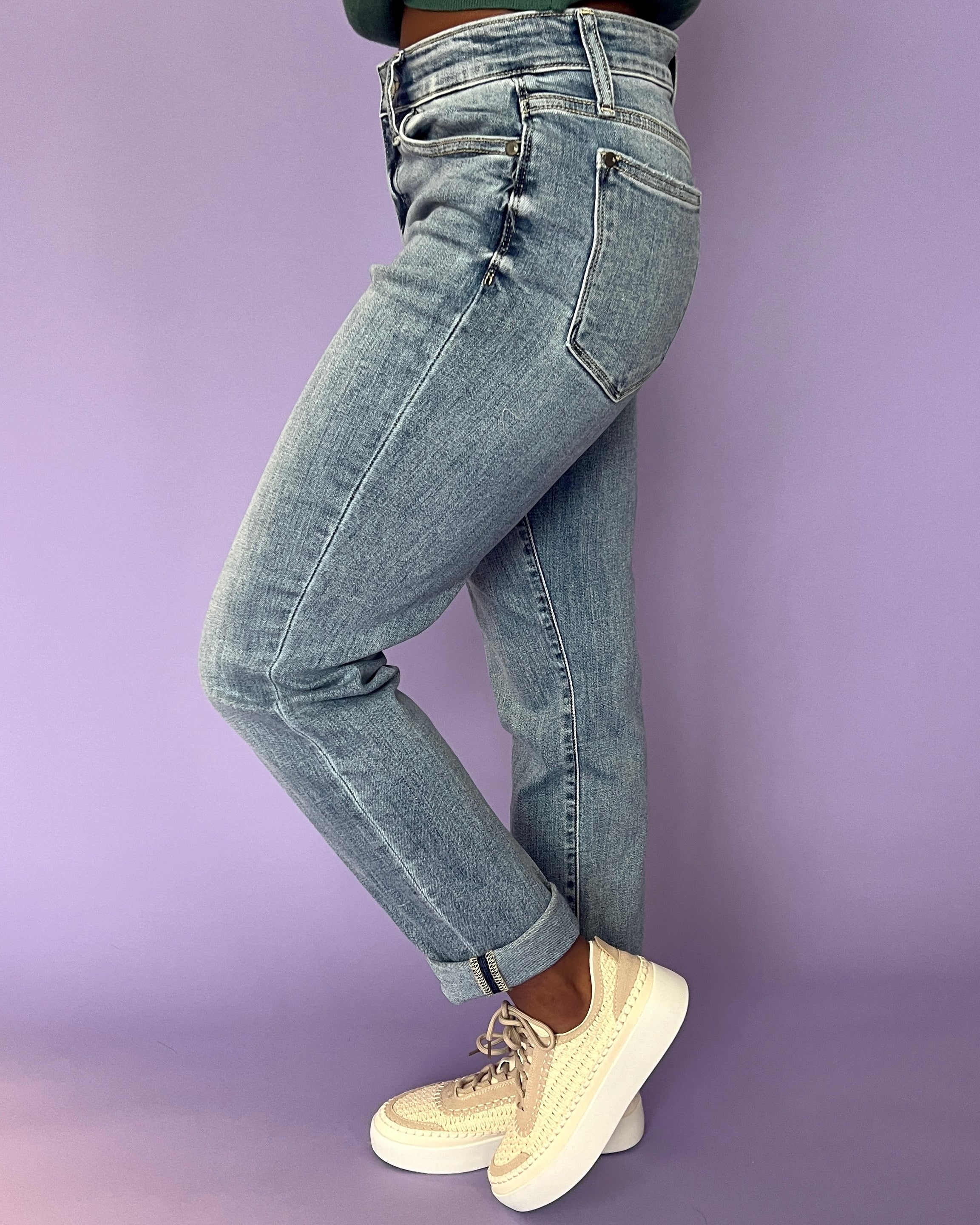 Bleach wash raw hem ripped best sale boyfriend jeans